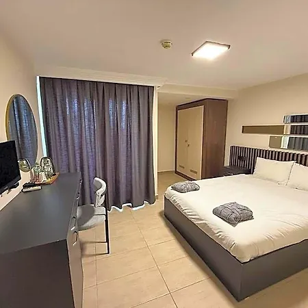 Hotel Mad Sea